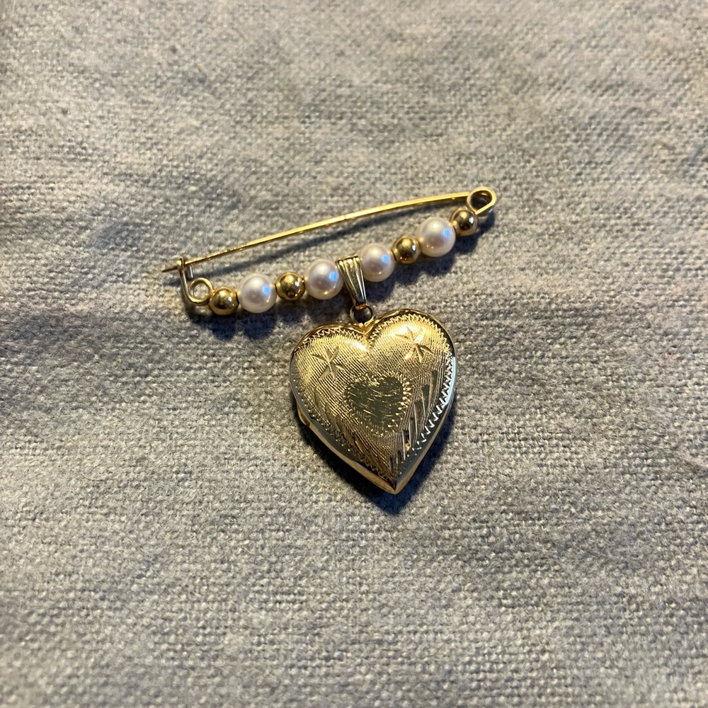 14k gold lapel pin